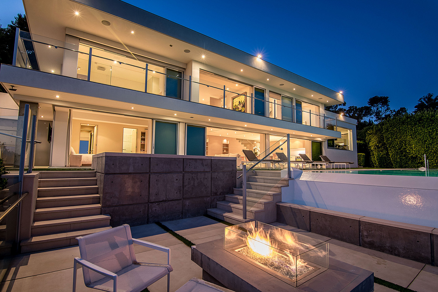 Resort-style swimming pool at the Modern Pacific Palisades Event Estate overlooking the Pacific Ocean