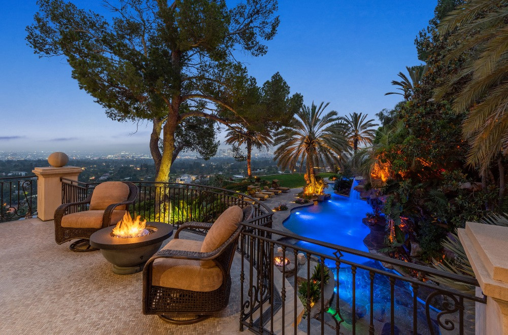 Elegant outdoor seating area with fire feature overlooking the Los Angeles skyline.