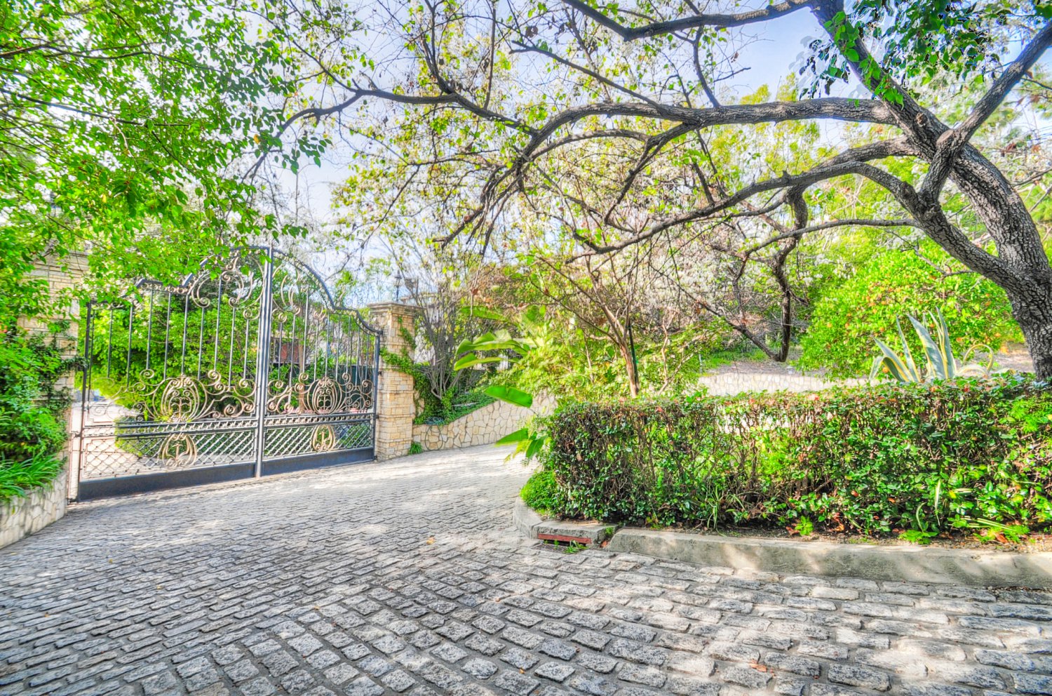 Private gated entrance to a luxury Beverly Hills estate rental | D645-BH