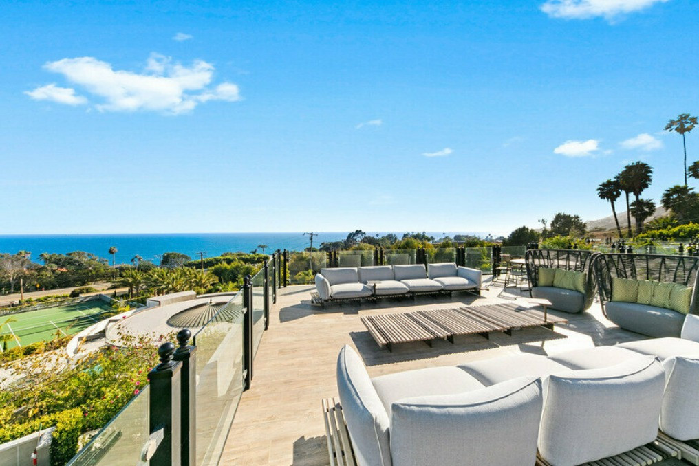 Luxury Malibu ocean view terrace overlooking the Pacific Ocean, ideal for weddings, private events, and outdoor entertaining.